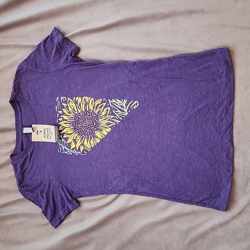 Home Means Nevada Co. - Purple Sunflower t-shirt 💜 Women's Size Medium - New